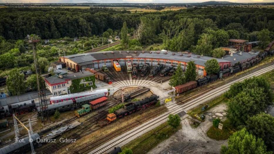 Wagony Sypialne W Muzeum Kolejnictwa Hotell Jaworzyna Slaska Exteriör bild